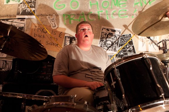 MV5BNzQ4NjI1MjQxMV5BMl5BanBnXkFtZTcwOTE5Mzc1OA@@._V1._SX576_SY384_ Fat Kid Rules the World