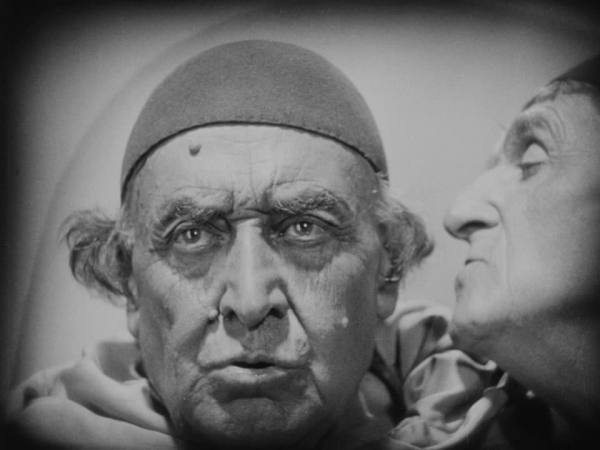 The.Passion.of.Joan.of.Arc.1928.720p.BluRay.x264-GABE.mkv_snapshot_00.34.31_[2013.12.01_19.52.55]