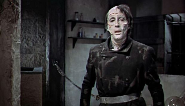 The-Curse-of-Frankenstein-Creature-17