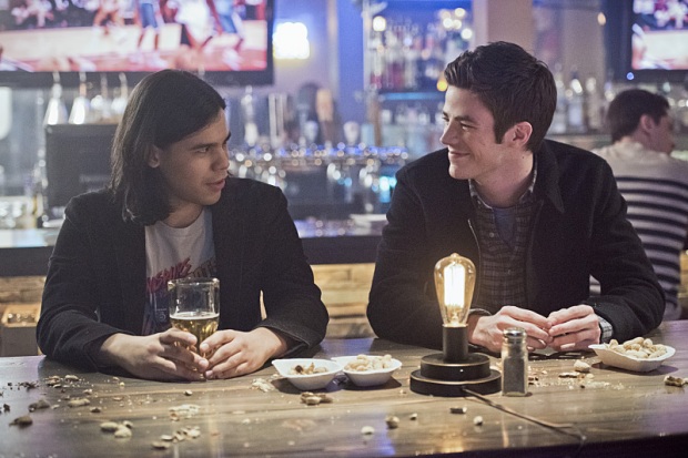 The Flash -- "Rogue Time" -- Image FLA116B_0414b -- Pictured (L-R): Carlos Valdes as Cisco Ramon and Grant Gustin as Barry Allen -- Photo: Dean Buscher/The CW -- ÃÂ© 2015 The CW Network, LLC. All rights reserved.