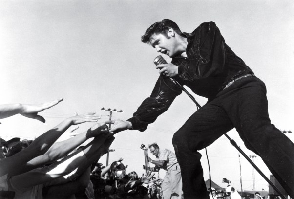 Elvis Presley in Tupelo, Mississippi  Sept 26, 1956  © 1978 Roger MarshutzÑMPTV